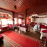 Merlika -inside The Castle- Bed & Breakfast Krujë