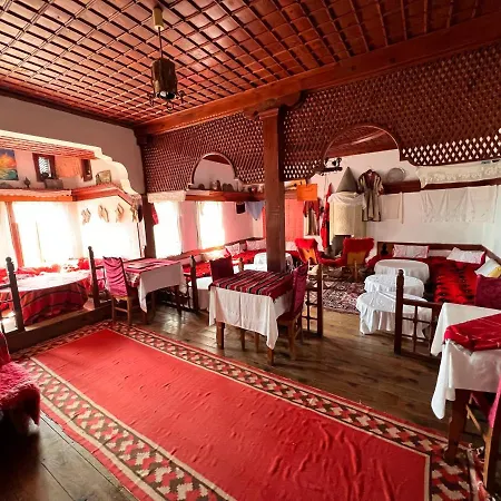 Merlika -inside The Castle- Bed & Breakfast Kruje