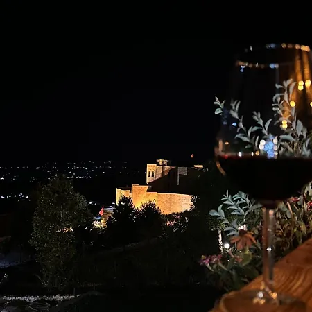 Couette-café Merlika -inside The Castle- Krujë
