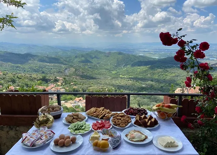Merlika -inside The Castle- Bed & Breakfast Krujë